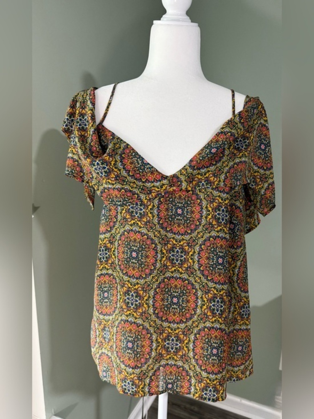 Lily White Cold Shoulder Blouse V Neck Top Floral Spaghetti Straps Size Large
